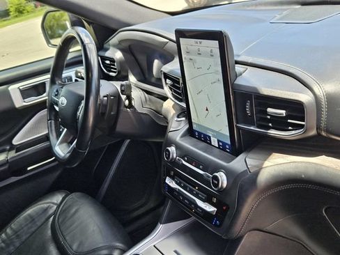 Certified 2020 Ford Explorer Platinum w/ Premium Technology Package AWD/4WD image 14