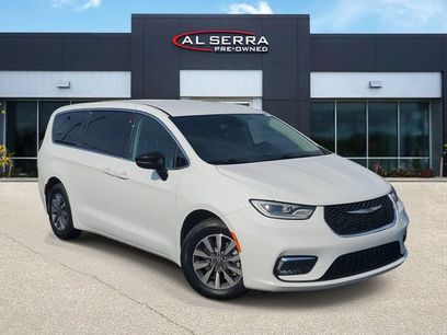 Used 2024 Chrysler Pacifica Limited