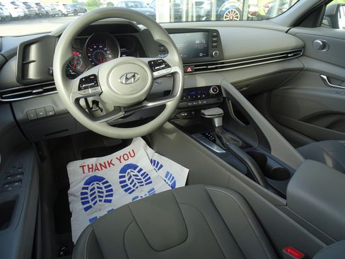 Used 2023 Hyundai Elantra SEL FWD image 13
