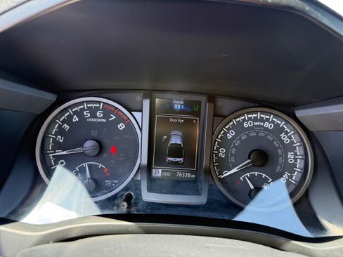 Used 2023 Toyota Tacoma TRD Off-Road w/ Technology Package AWD/4WD image 11