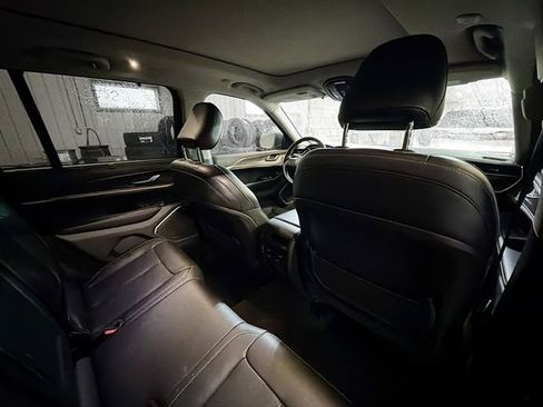 Used 2024 Jeep Grand Cherokee Limited w/ Luxury Tech Group II image 11