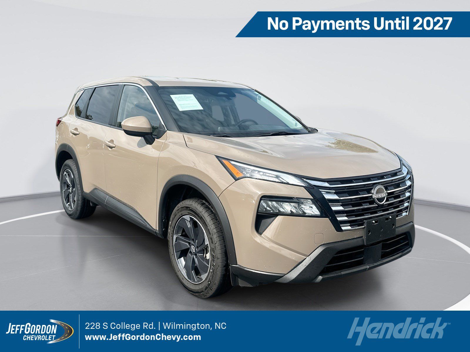 Used 2025 Nissan Rogue SV AWD/4WD image 1