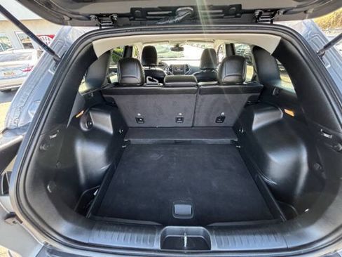 Used 2021 Jeep Cherokee Latitude Plus FWD image 19
