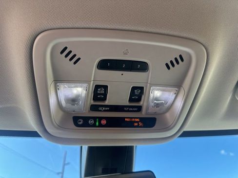 Used 2021 Chevrolet Traverse High Country image 22