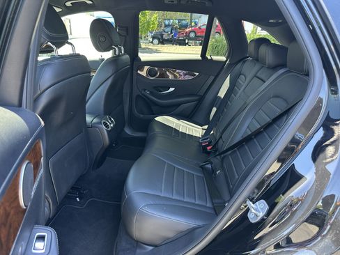 Used 2019 Mercedes-Benz GLC 350e 4MATIC image 23
