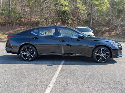 Used 2024 Nissan Altima 2.5 SR image 10