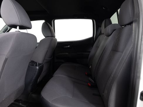 Used 2017 Toyota Tacoma TRD Off-Road w/ Premium & Technology Package AWD/4WD image 18
