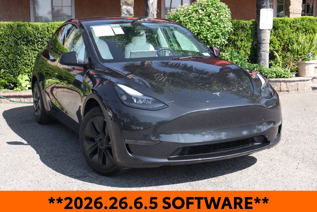 Used 2025 Tesla Model Y Long Range RWD image 2