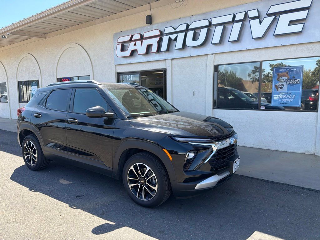 Used 2024 Chevrolet TrailBlazer LT FWD image 1