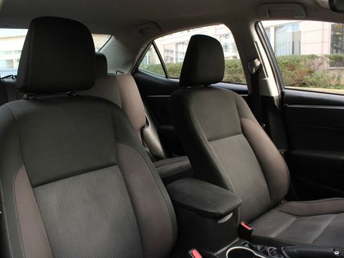 Used 2018 Toyota Corolla LE image 26