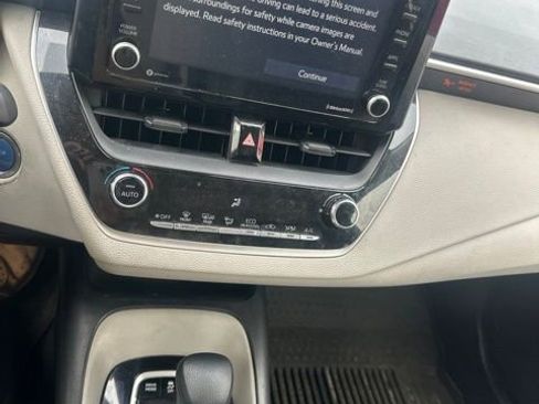 Used 2022 Toyota Corolla LE FWD image 3