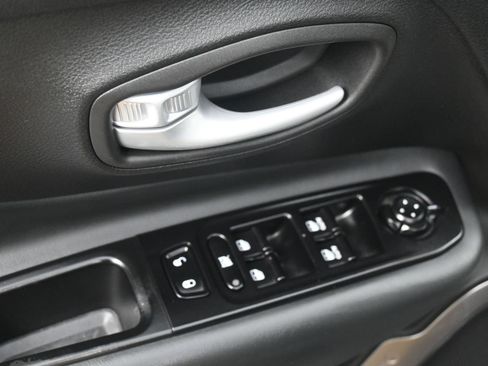 Used 2023 Jeep Renegade Latitude AWD/4WD image 16
