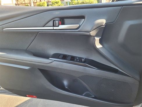Used 2025 Toyota Camry SE image 13