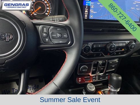 Used 2024 Jeep Gladiator Rubicon AWD/4WD image 23