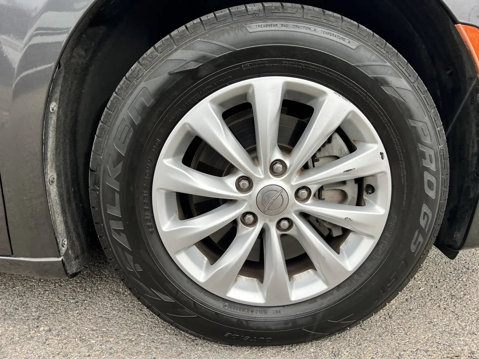 Used 2019 Chrysler Pacifica Touring-L FWD image 41