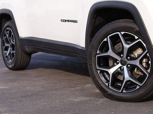 Used 2025 Jeep Compass Limited AWD/4WD image 3