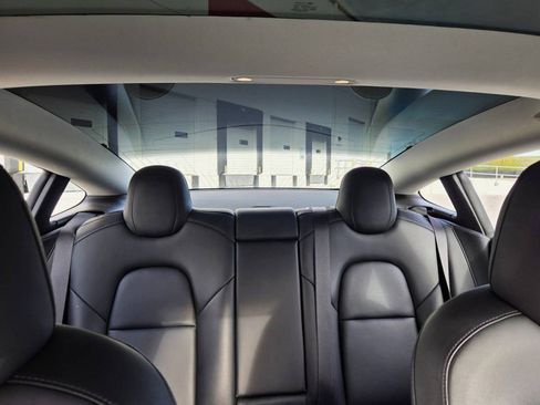 Used 2018 Tesla Model 3 Long Range image 16