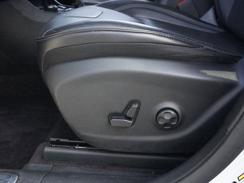 Used 2019 Jeep Cherokee Limited image 25