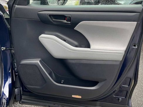 Used 2023 Toyota Highlander L image 20