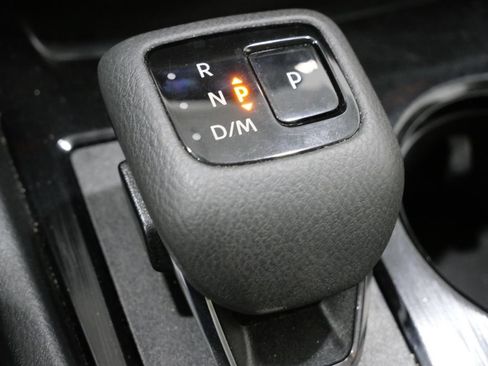 Used 2025 Nissan Rogue SV AWD/4WD image 23