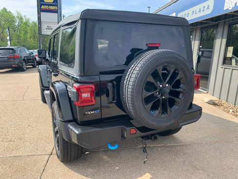 Used 2023 Jeep Wrangler Unlimited Sahara w/ Cold Weather Group AWD/4WD image 5