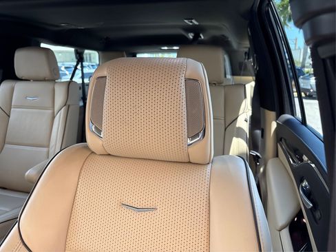 Used 2024 Cadillac Escalade ESV Premium Luxury AWD/4WD image 31