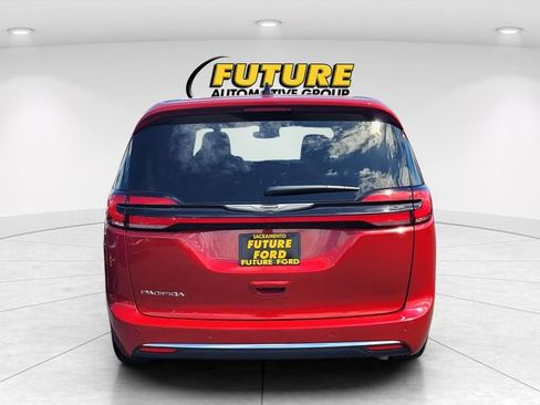 Used 2025 Chrysler Pacifica Select FWD image 5