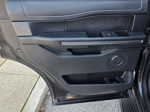 Used 2024 Ford Expedition XLT image 39