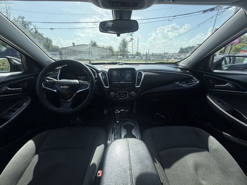 Used 2017 Chevrolet Malibu LT FWD image 13