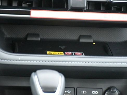 Used 2025 Toyota Highlander XLE image 24