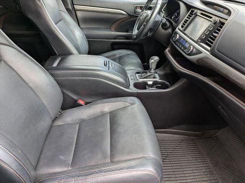 Used 2017 Toyota Highlander Limited image 19
