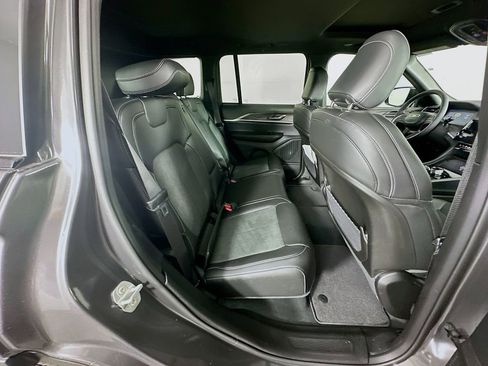 New 2026 Jeep Grand Cherokee Altitude AWD/4WD image 36