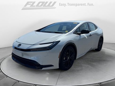 Used 2026 Toyota Prius FWD image 3
