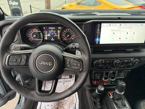 Used 2025 Jeep Wrangler Unlimited Rubicon 392 image 35