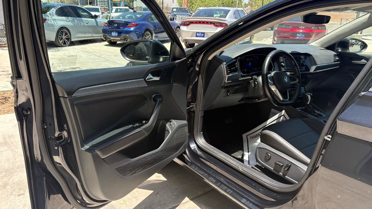 Used 2024 Volkswagen Jetta SE FWD image 19