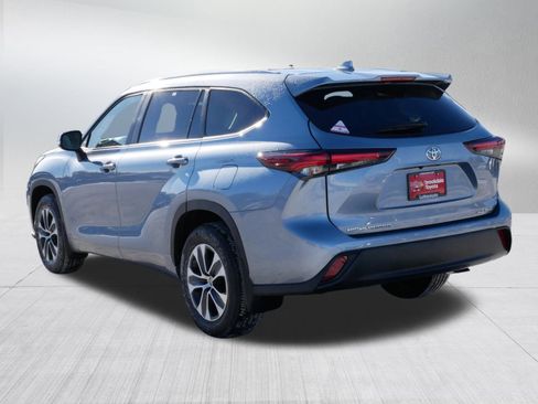 Certified 2024 Toyota Highlander XLE image 5