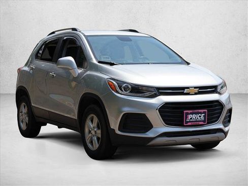 Used 2019 Chevrolet Trax LT w/ Driver Confidence Package AWD/4WD image 3