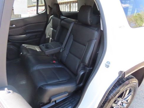 Used 2017 GMC Acadia SLT AWD/4WD image 18