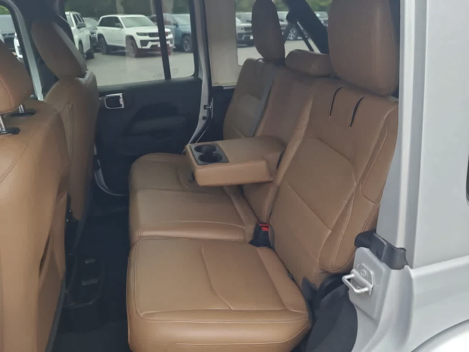 Used 2023 Jeep Wrangler Unlimited Sahara w/ Cold Weather Group AWD/4WD image 25