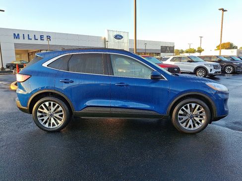 Certified 2022 Ford Escape Titanium image 7