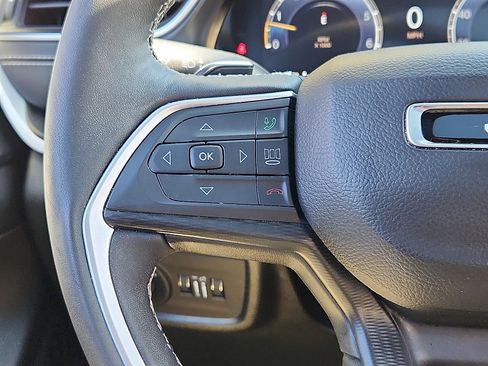 Certified 2025 Jeep Grand Cherokee Altitude image 24