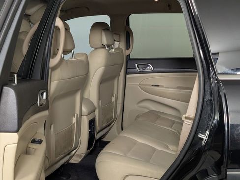 Used 2019 Jeep Grand Cherokee Laredo image 29