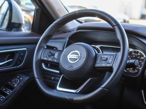 Used 2021 Nissan Rogue SL w/ Premium Package image 15