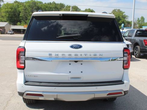 Used 2024 Ford Expedition Limited image 11
