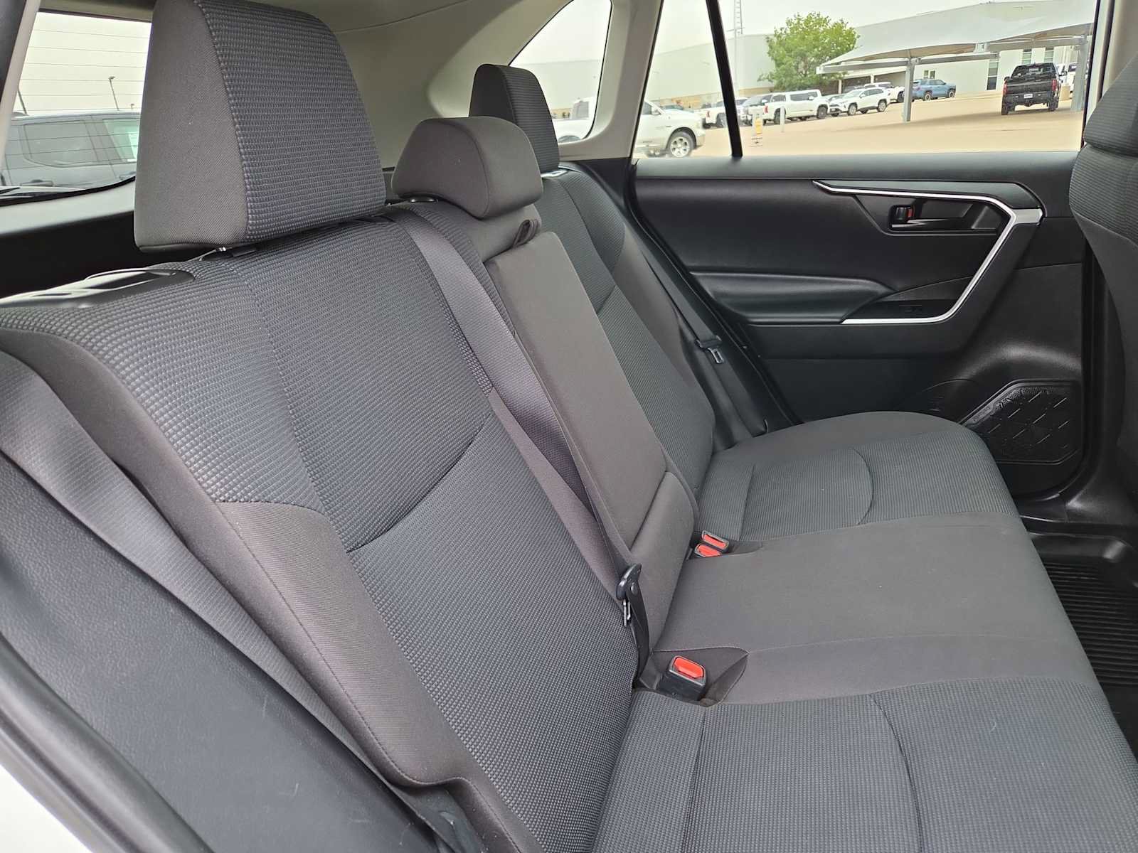 Used 2022 Toyota RAV4 LE AWD/4WD image 17