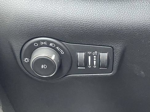 Used 2024 Jeep Compass Latitude AWD/4WD image 17