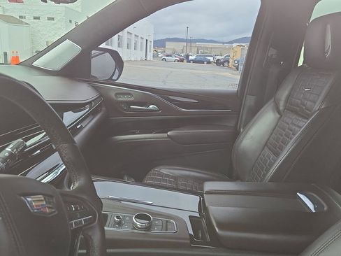 Used 2023 Cadillac Escalade ESV Sport Platinum AWD/4WD image 9