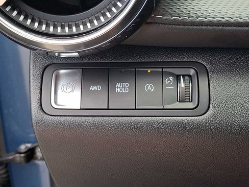 Used 2025 Chevrolet Equinox LT AWD/4WD image 24