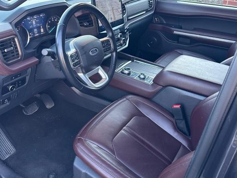 Used 2024 Ford Expedition Limited image 10