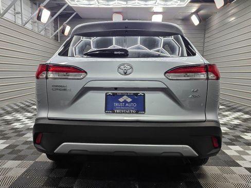 Used 2022 Toyota Corolla Cross LE w/ Moonroof Package AWD/4WD image 6